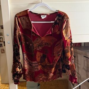 Clio Red and Brown Fan Patterned V-Neck Long Sleeve Top